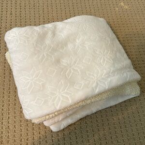 medium snowflake white sherpa blanket